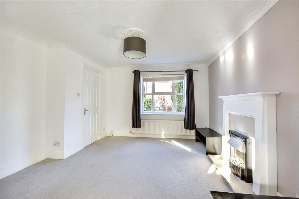 Property photo 3 of 12 Lounge