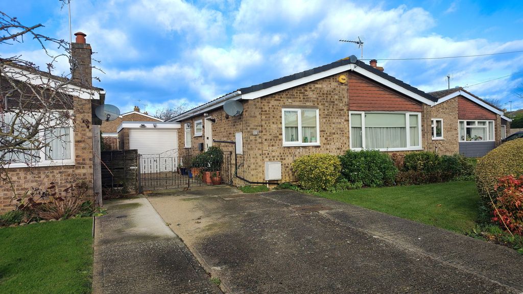 Property photo 2 of 32