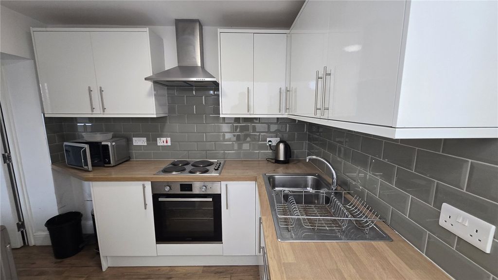 Property photo 2 of 10 Picture No. 12