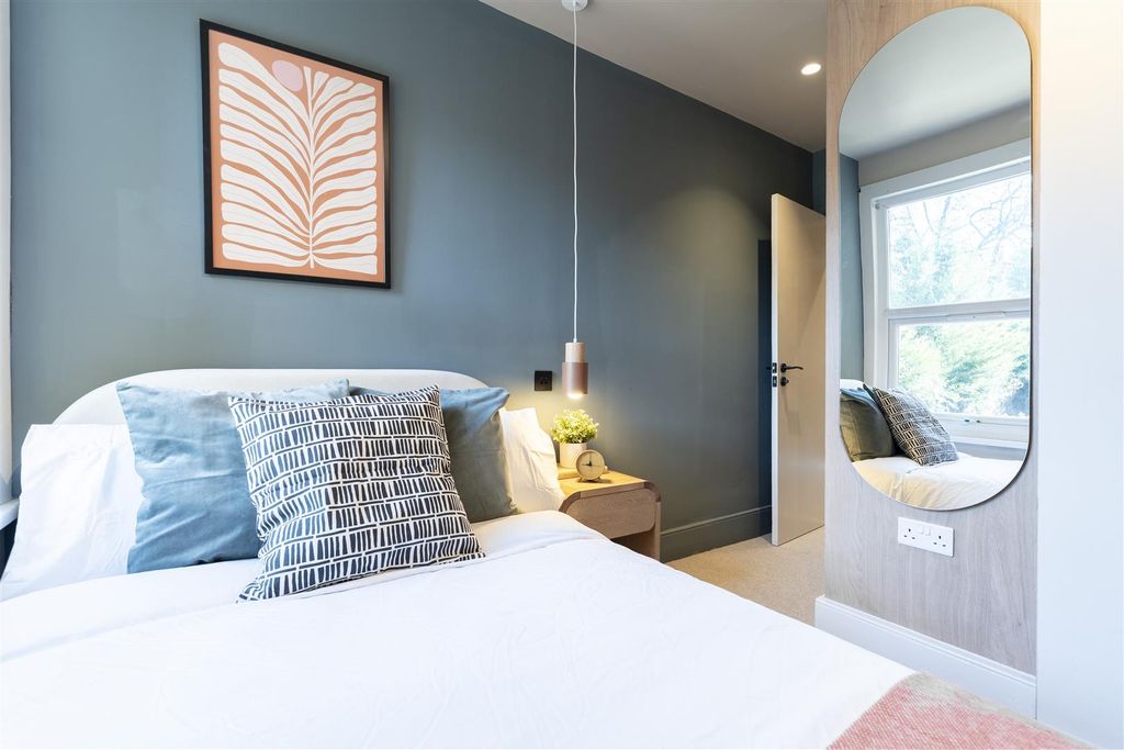 Property photo 2 of 7 Bedroom