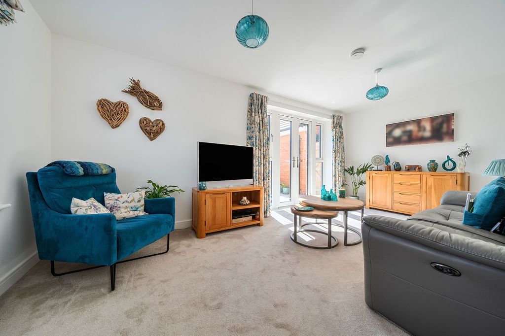 Property photo 2 of 16 Living Room