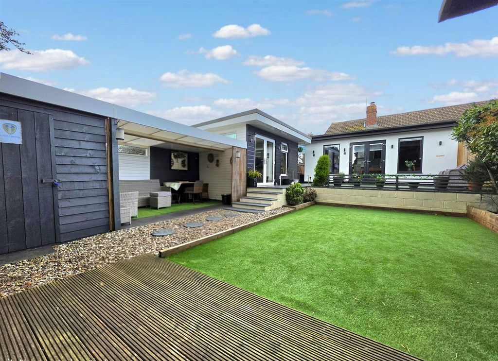 Property photo 3 of 18