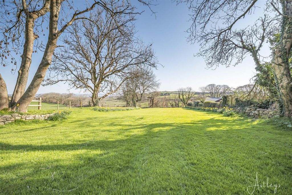 Property photo 3 of 39 08-P1433813.Jpg