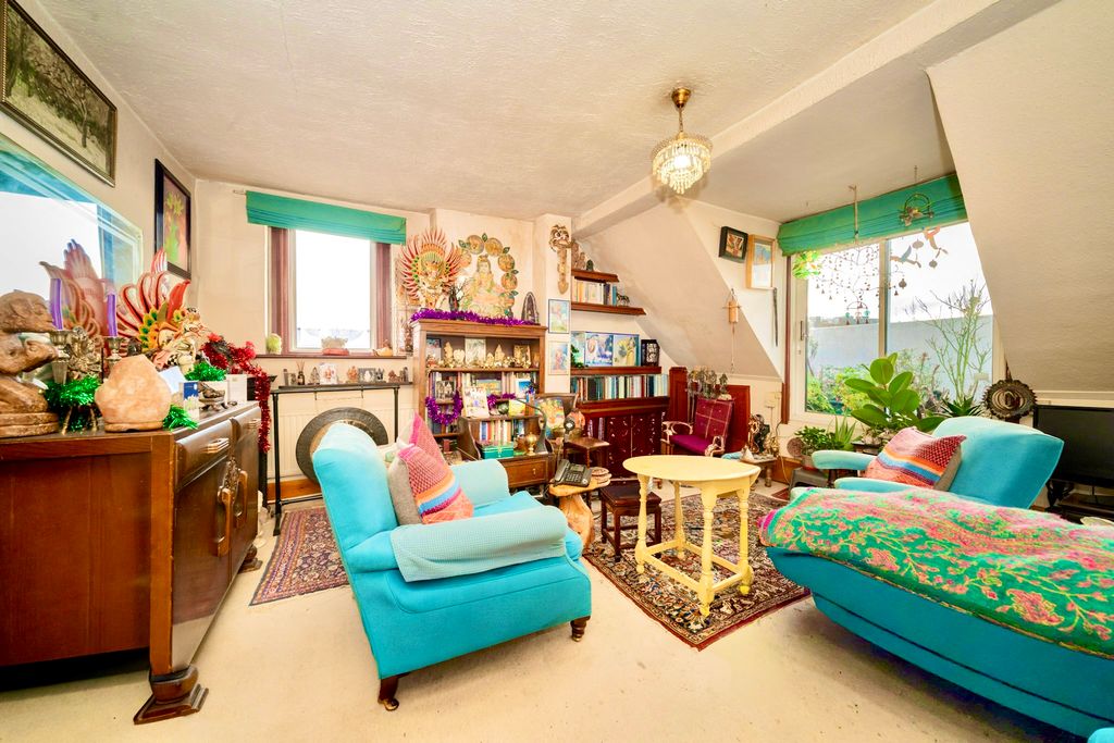 Property photo 3 of 11