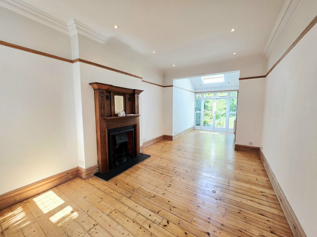 Property photo 3 of 10 Photo 2