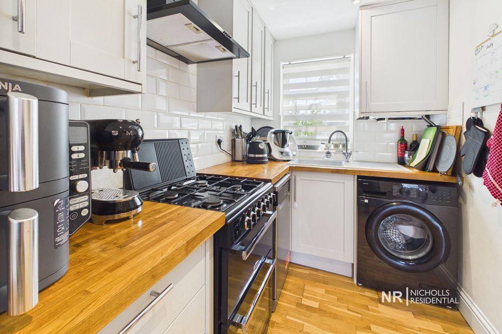 Property photo 3 of 18 Kitchen