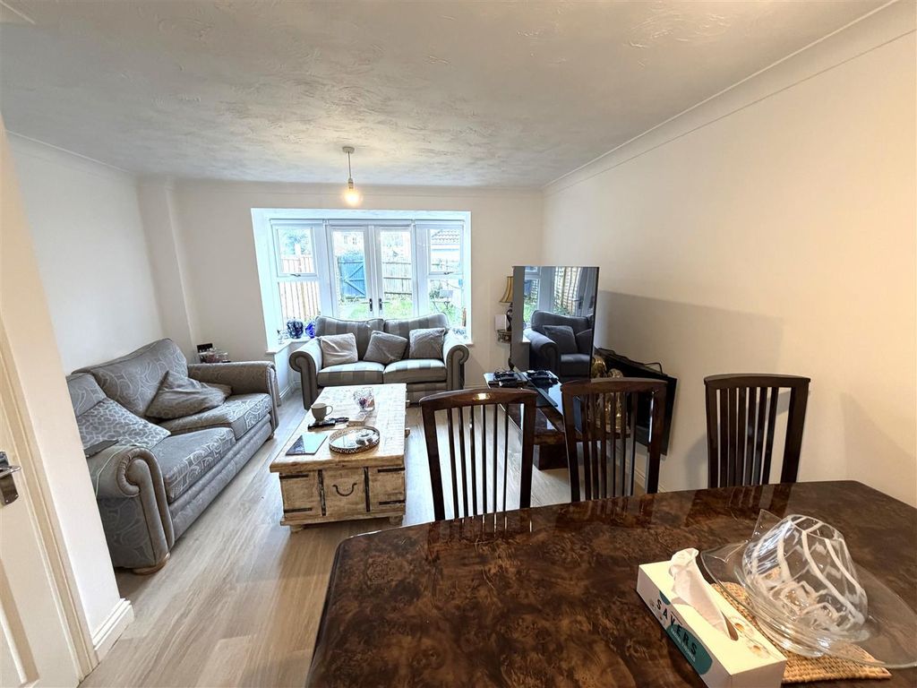 Property photo 2 of 12 Yiybrw2Kiukj0U_7Ekd7Wg.Jpg