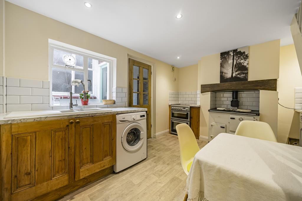 Property photo 2 of 10 Kitchen