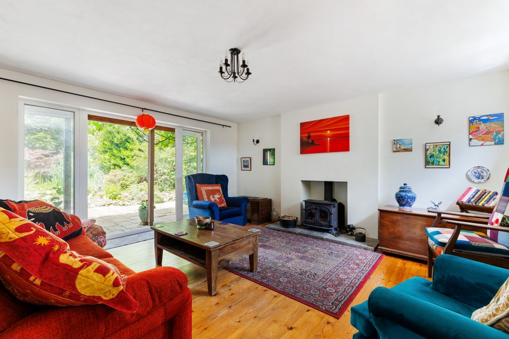Property photo 3 of 16 Sitting Room