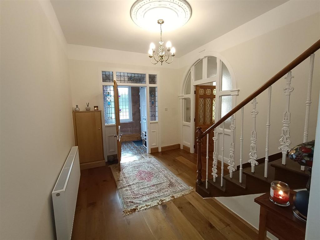 Property photo 3 of 47 Hall