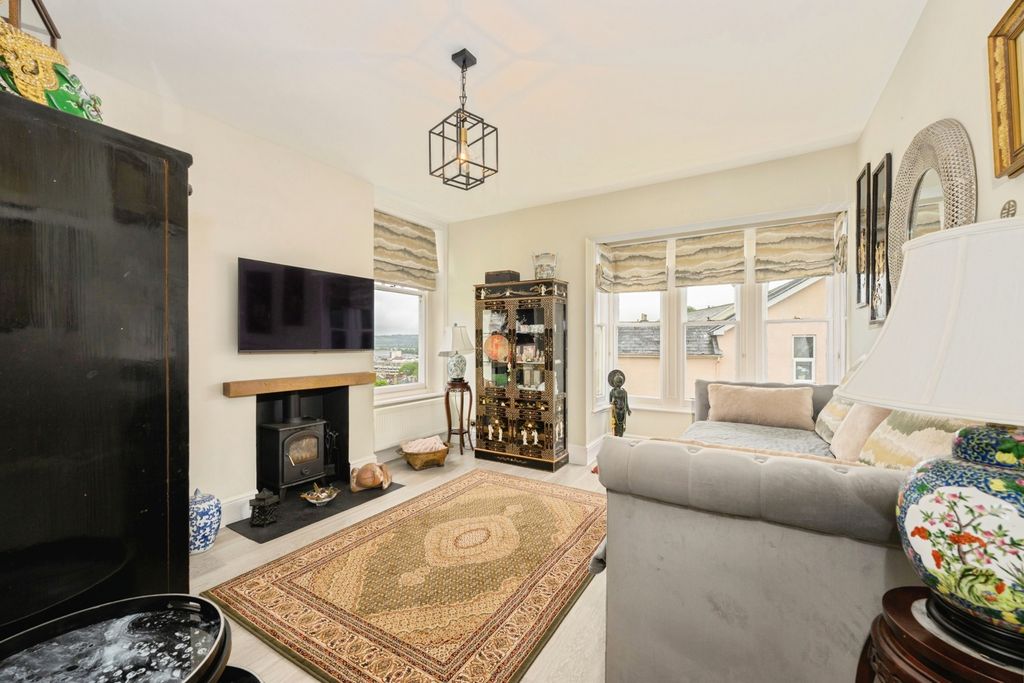 Property photo 3 of 22 Pbox-Img.Jpg