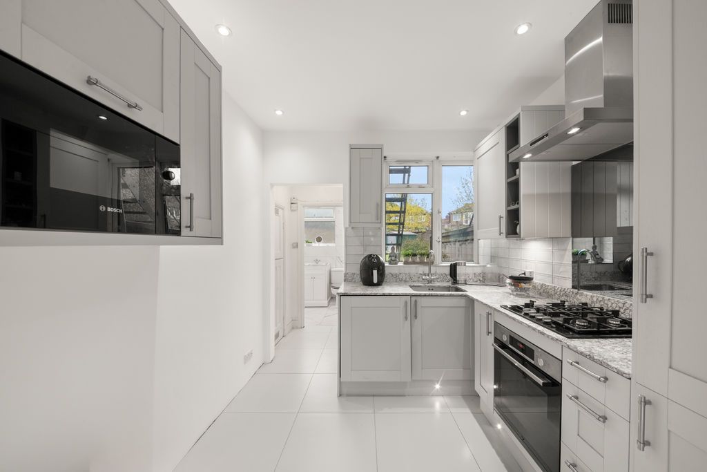 Property photo 2 of 17 Photo 9