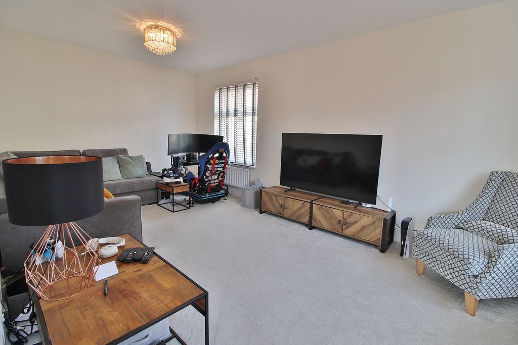 Property photo 2 of 17