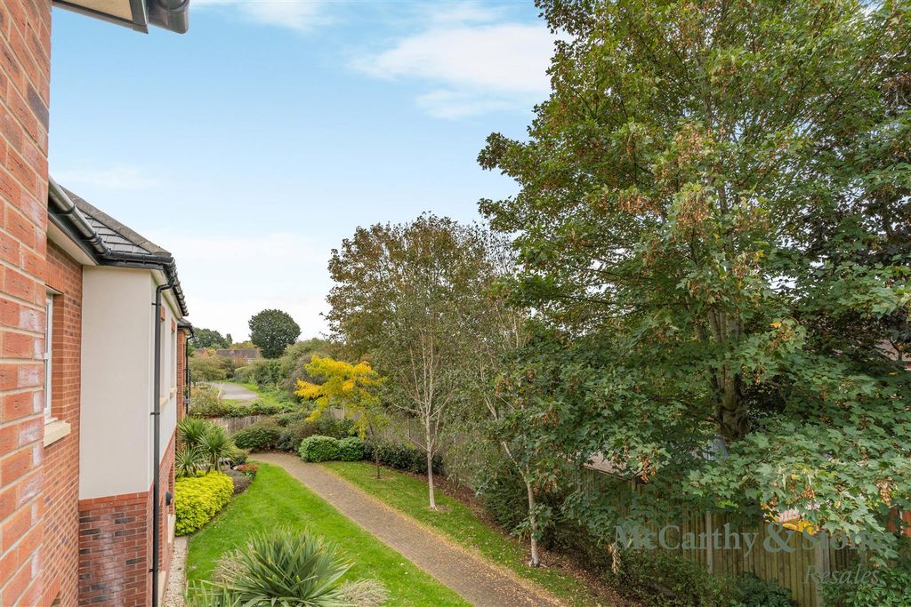 Property photo 3 of 21 8707782-Exterior02.Jpg