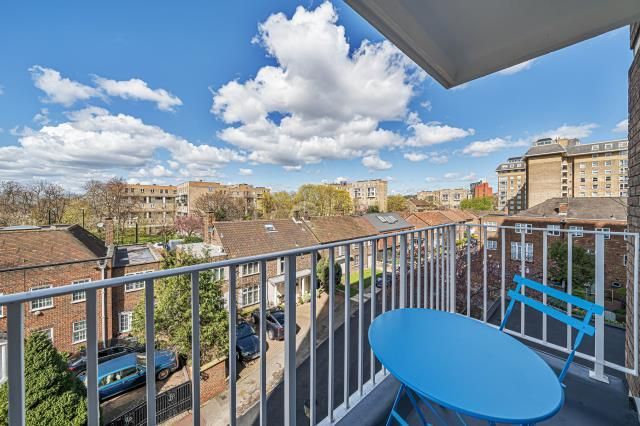 Property photo 3 of 9 Balcony