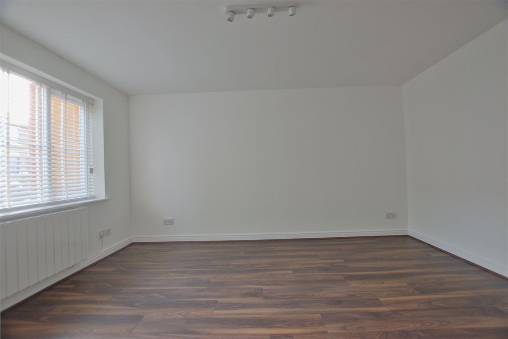 Property photo 3 of 6 Lounge2_Inpixio.Jpg