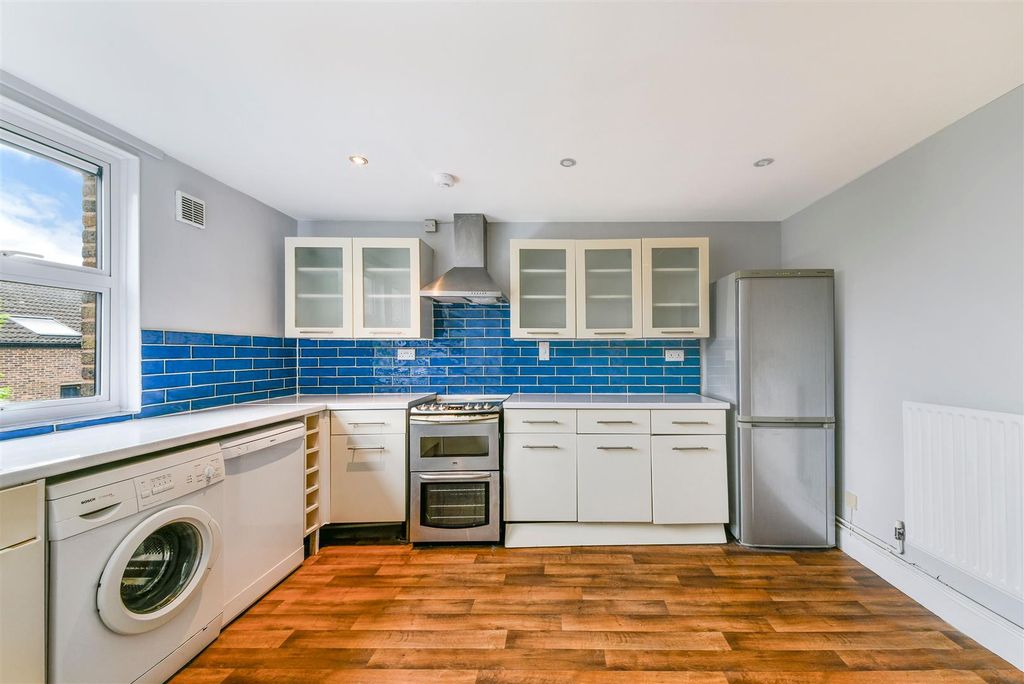 Property photo 3 of 12 Kitchen Breakfast Room