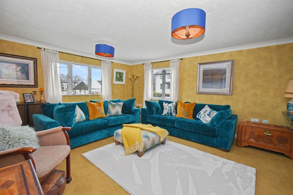 Property photo 2 of 10