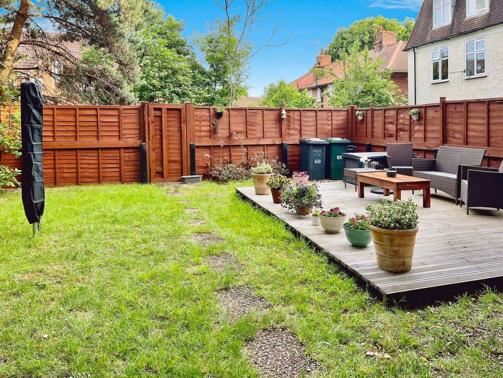 Property photo 2 of 11 Private Garden