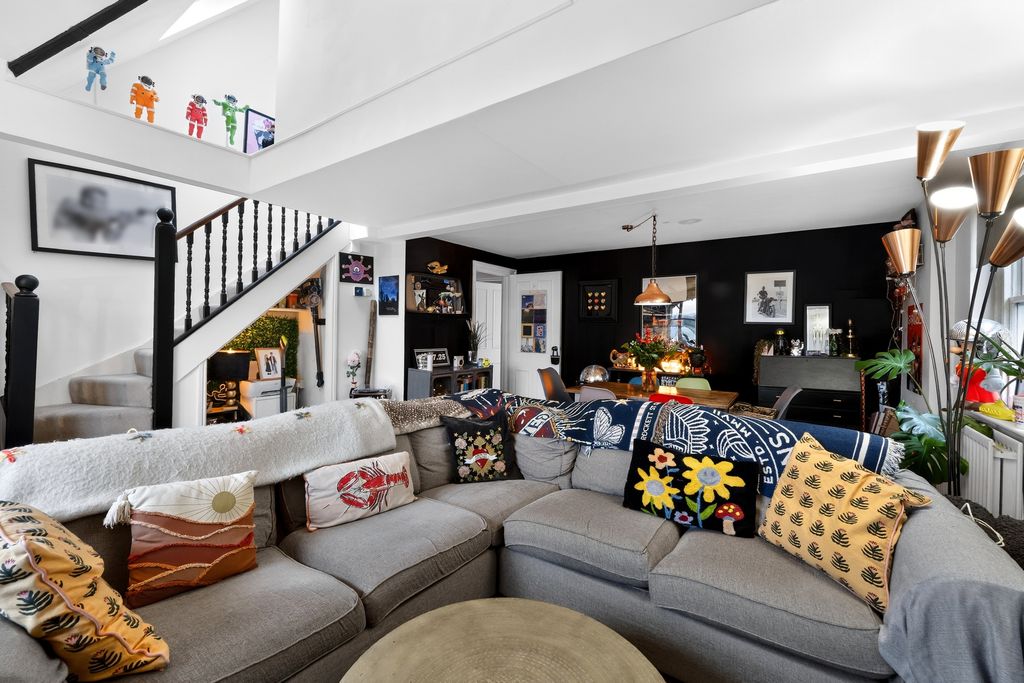 Property photo 2 of 23