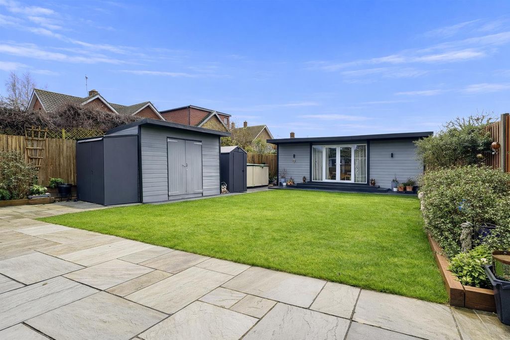 Property photo 3 of 27 A5304Ae1-90C9-4Deb-A5D7-574A1C70F173.Png