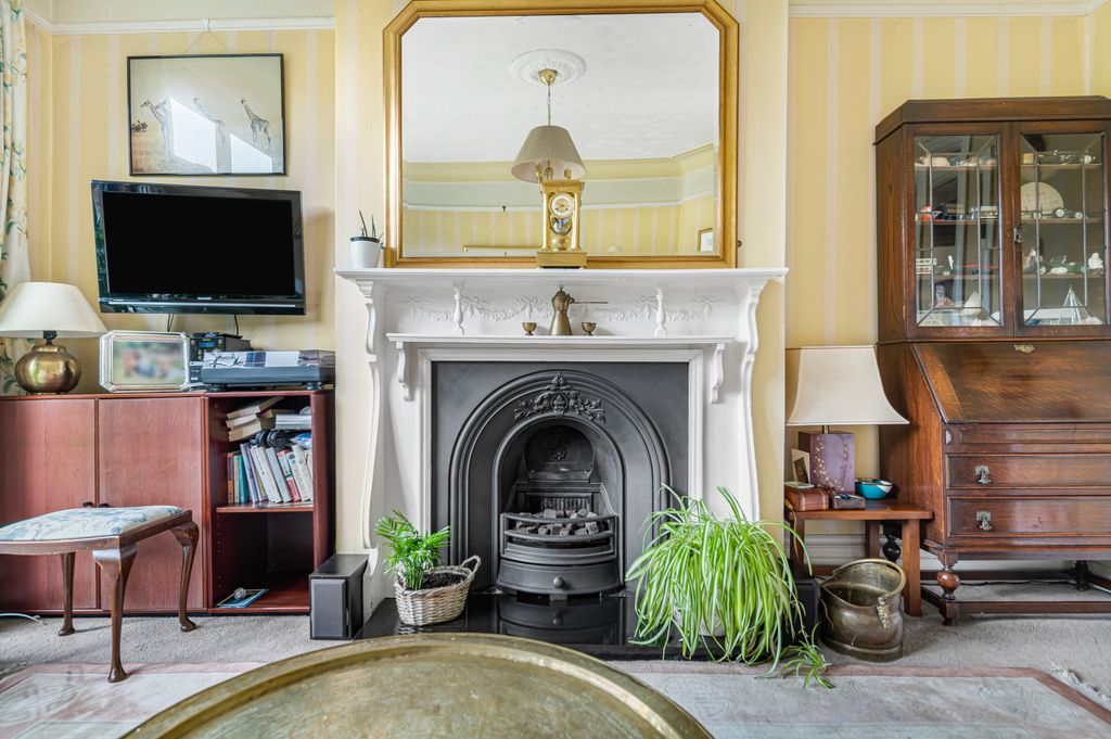 Property photo 2 of 34 Rear Reception (2)