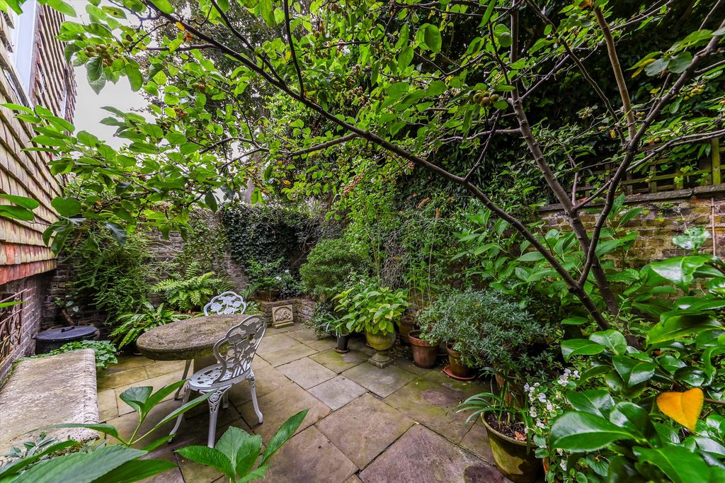 Property photo 3 of 18 Image