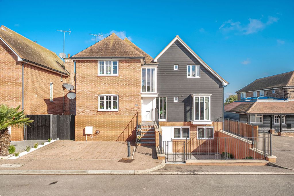 Property photo 1 of 36