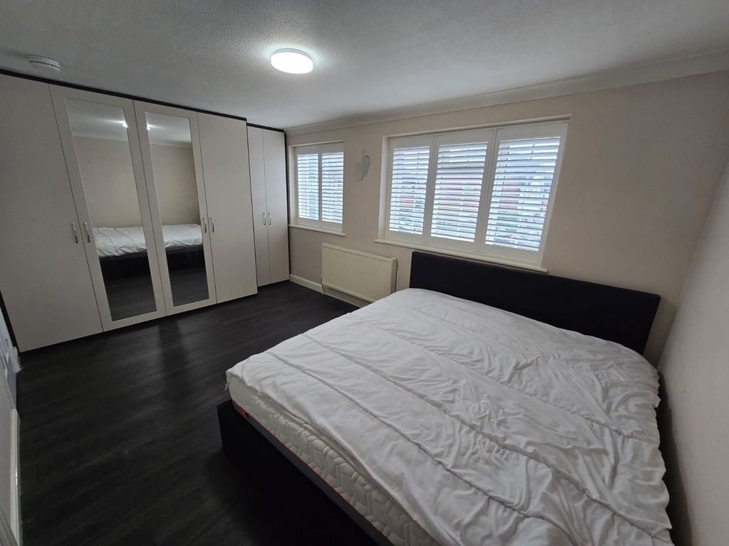 Property photo 2 of 12 Bedroom 1