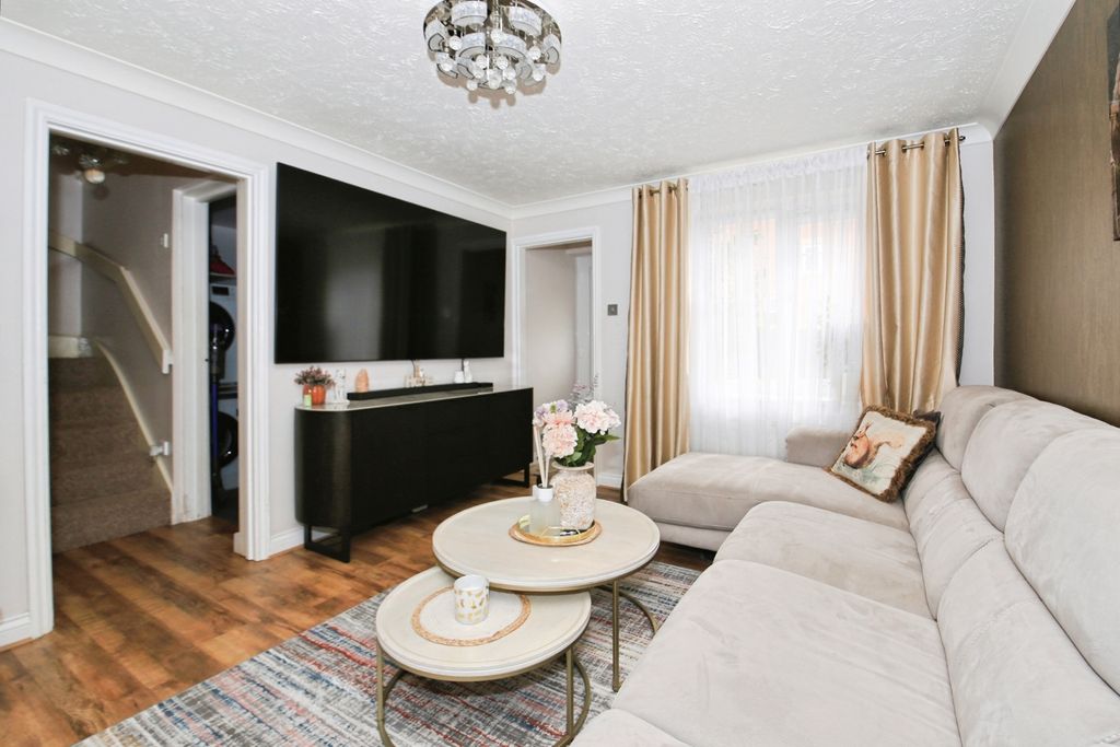 Property photo 3 of 19 Pbox-Img.Jpg