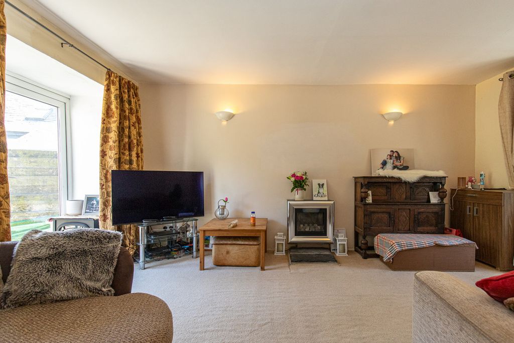 Property photo 3 of 49