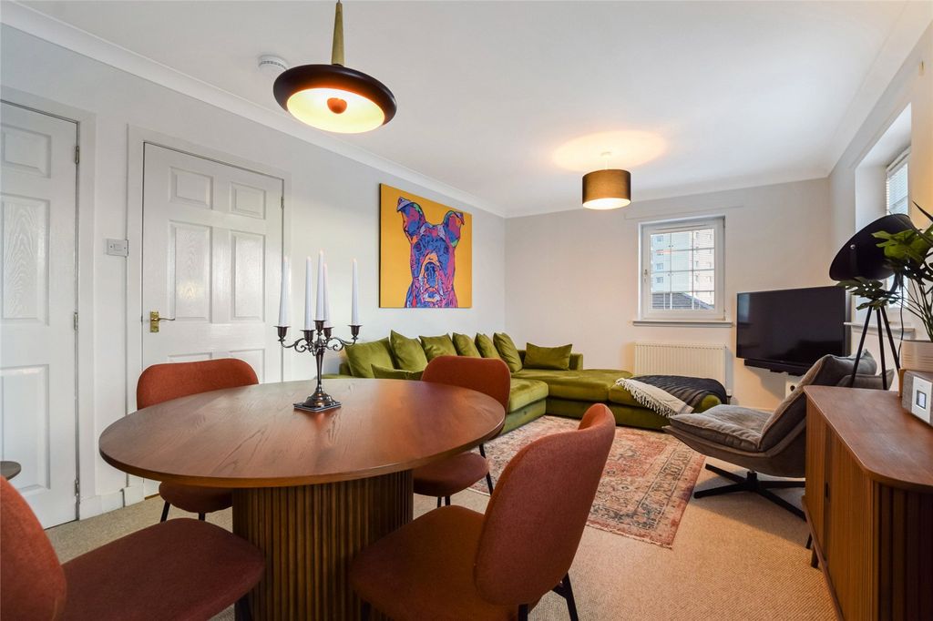 Property photo 3 of 21 Living/Dining Room