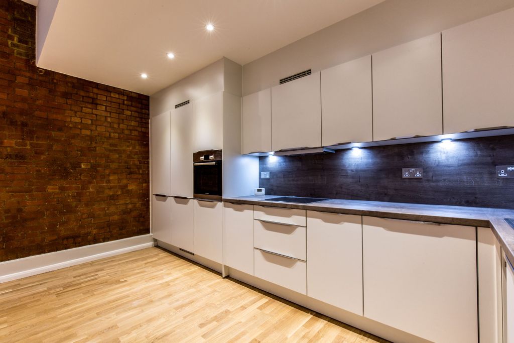 Property photo 1 of 10 Kitchen