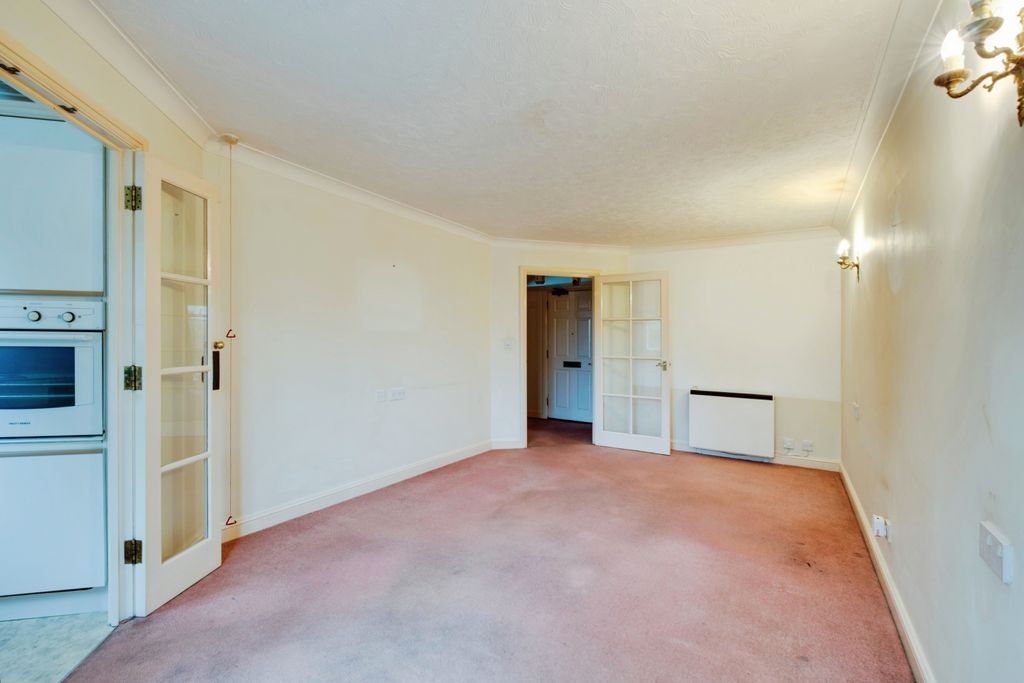 Property photo 3 of 9 Lounge