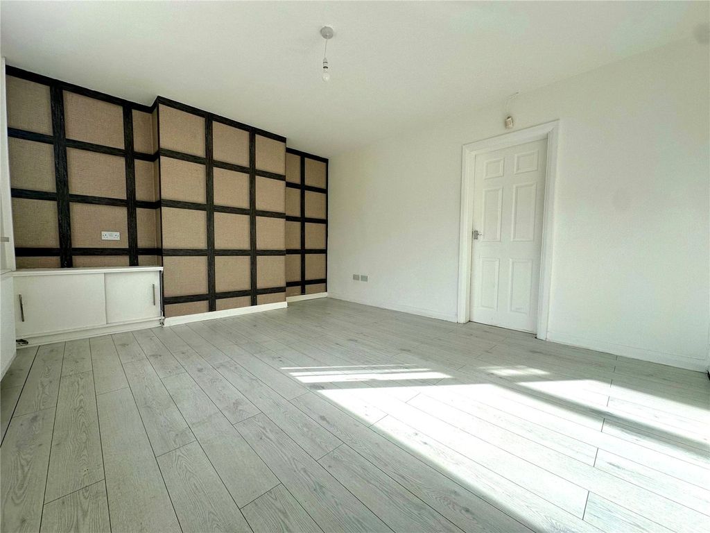 Property photo 2 of 15 Picture No. 16