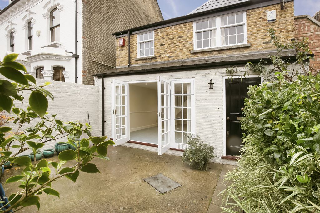Property photo 1 of 8