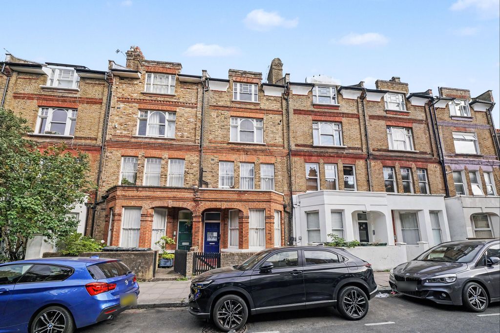 Property photo 1 of 9 8C Gascony Avenue, Kilburn, London Nw6 4Na