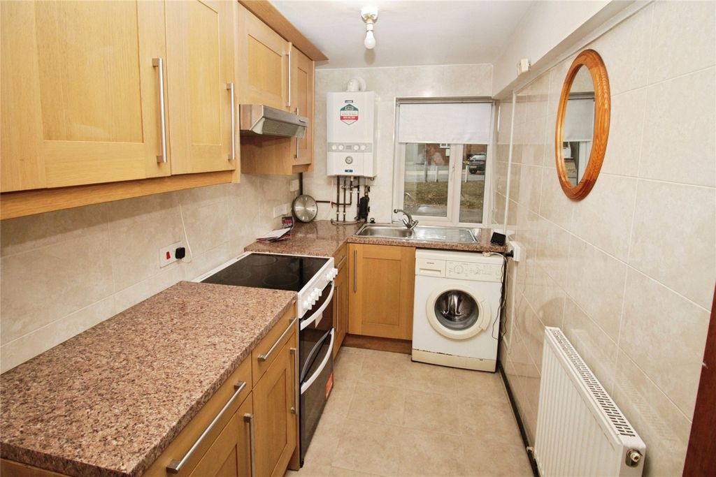 Property photo 2 of 10 Kitchen