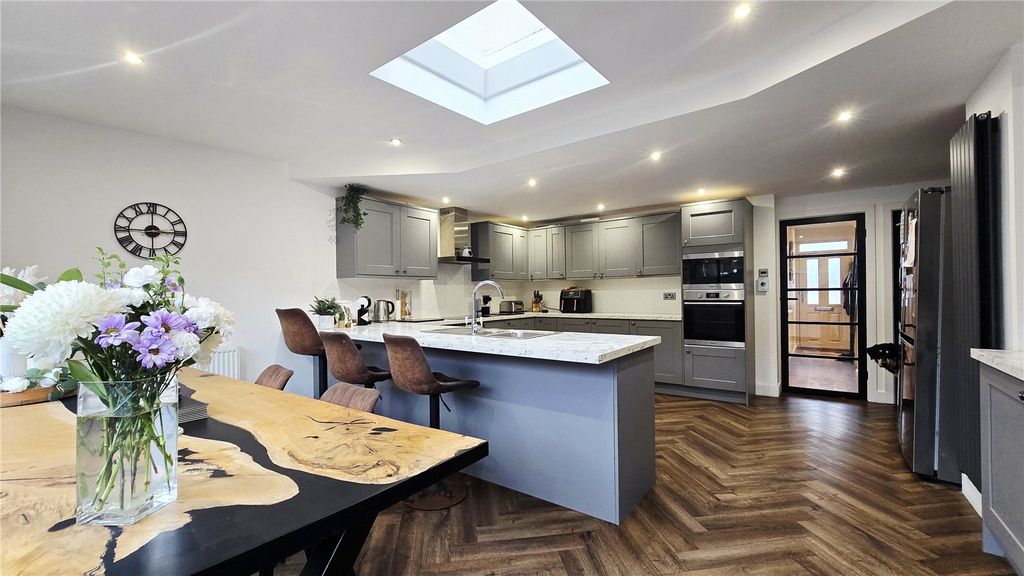 Property photo 2 of 14 Picture No. 34