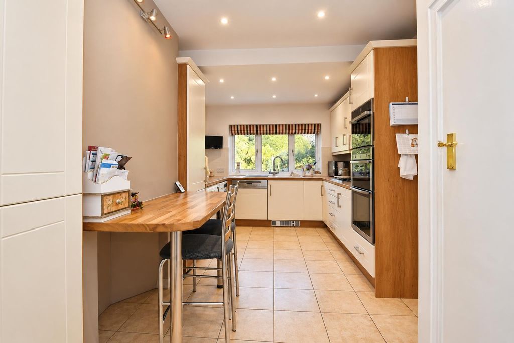 Property photo 2 of 20 Kitchen