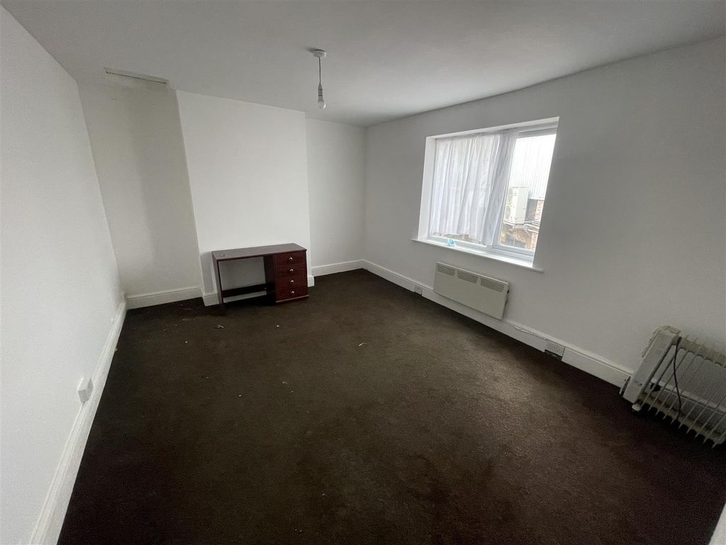 Property photo 2 of 8 Master Bedroom