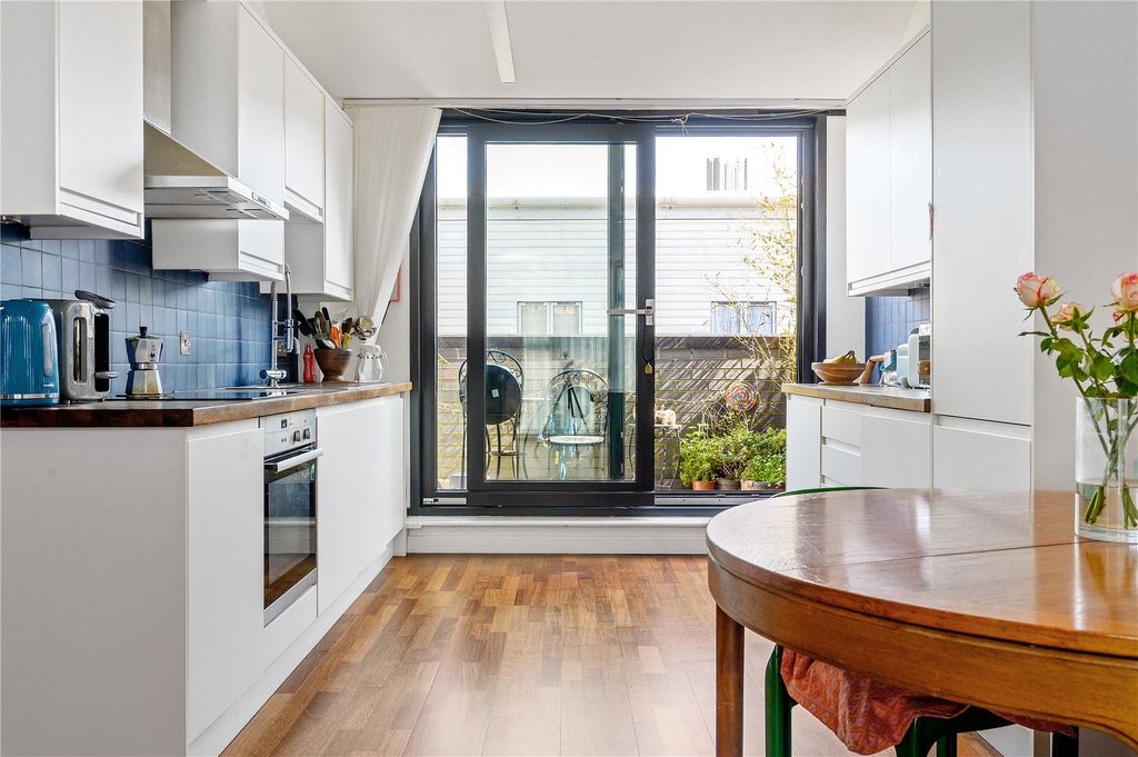 Property photo 3 of 17 Kitchen Diner