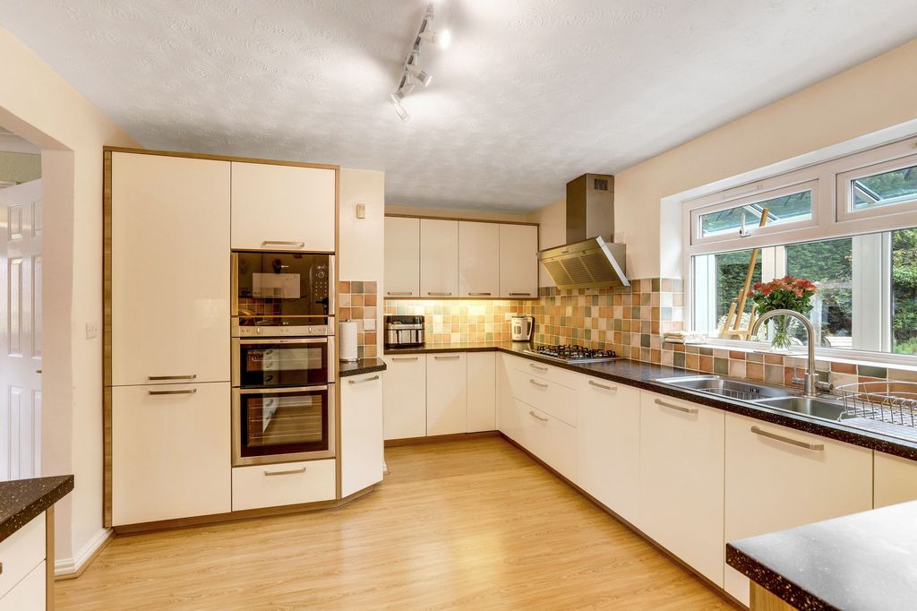 Property photo 3 of 35