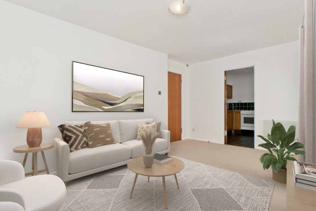 Property photo 2 of 17 4214572