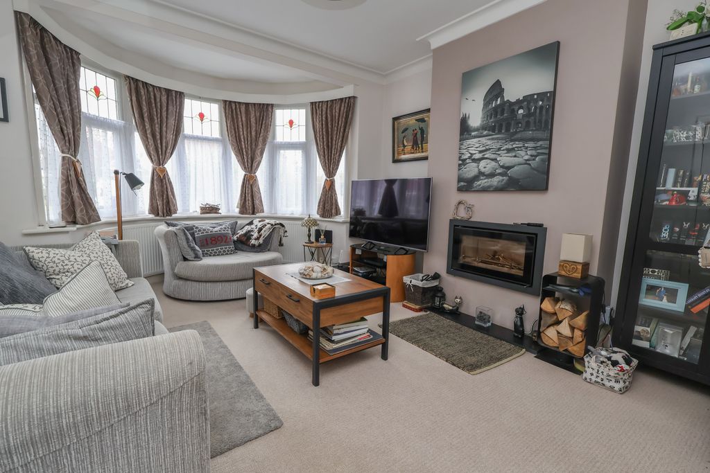 Property photo 2 of 18