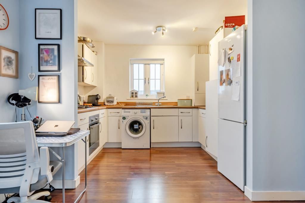 Property photo 3 of 18 Kitchen