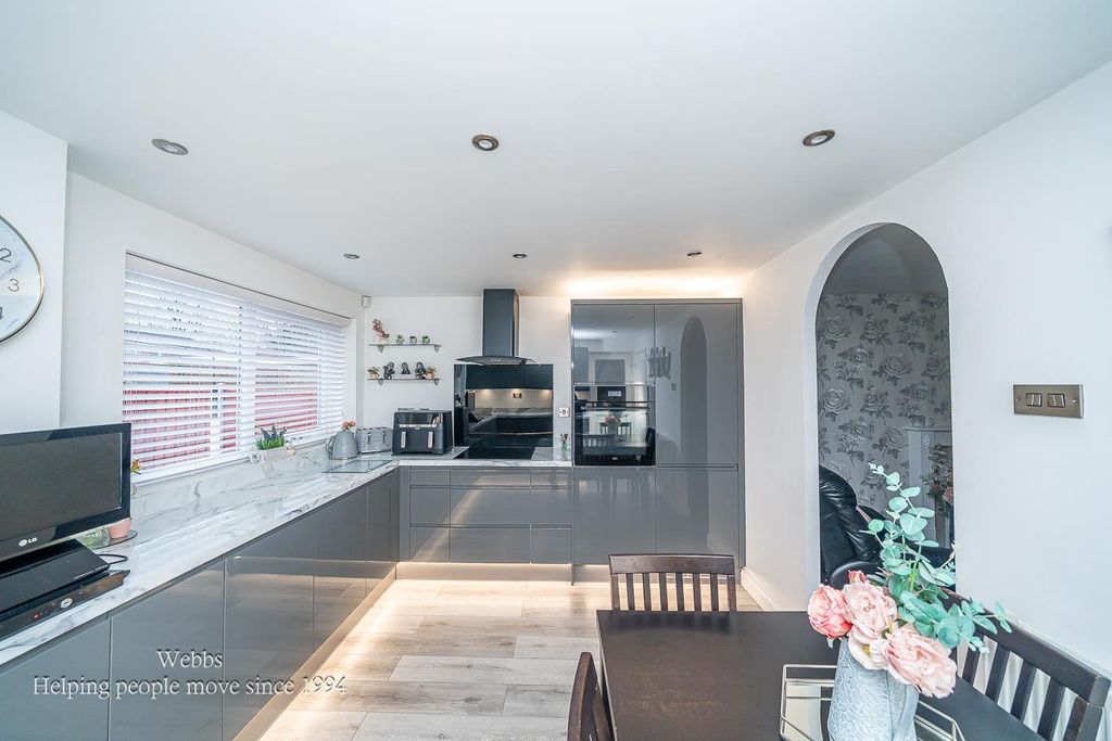 Property photo 3 of 25 Webbs-7.Jpg