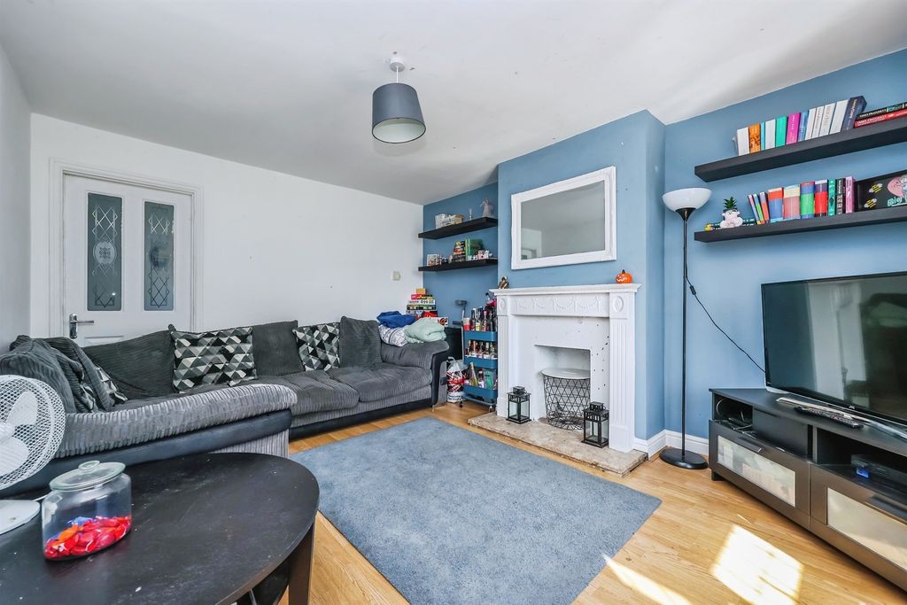 Property photo 3 of 17