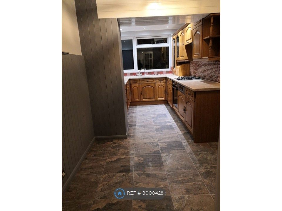 Property photo 2 of 12 Kitchen
