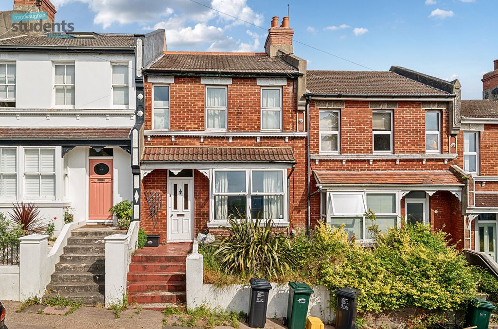 Property photo 2 of 8 Front